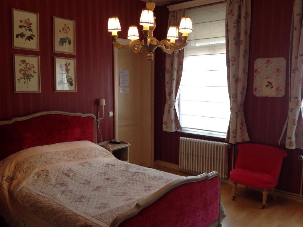 B&B La Demeure Du Papillon Mouscron Rom bilde